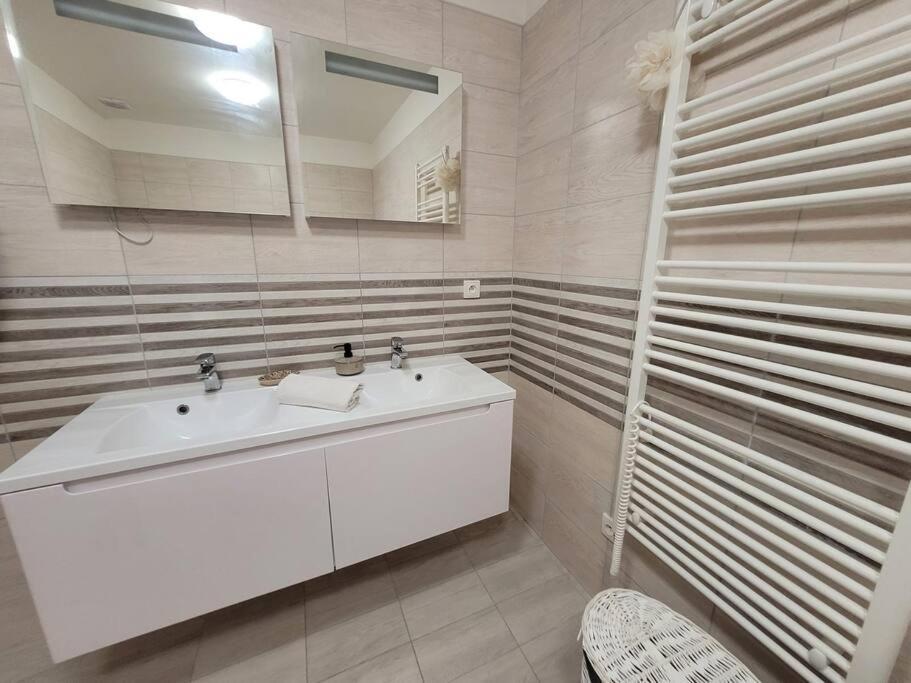 Apartament Utulny Byt 3+Kk V Destinaci Decin Zewnętrze zdjęcie